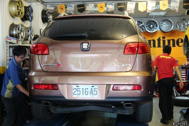 SUV 第一次換胎分享