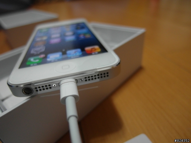 我的新寵兒 iPhone 5 White 加映 SGP Neo Hybrid EX 邊框 (圖多不廢話)