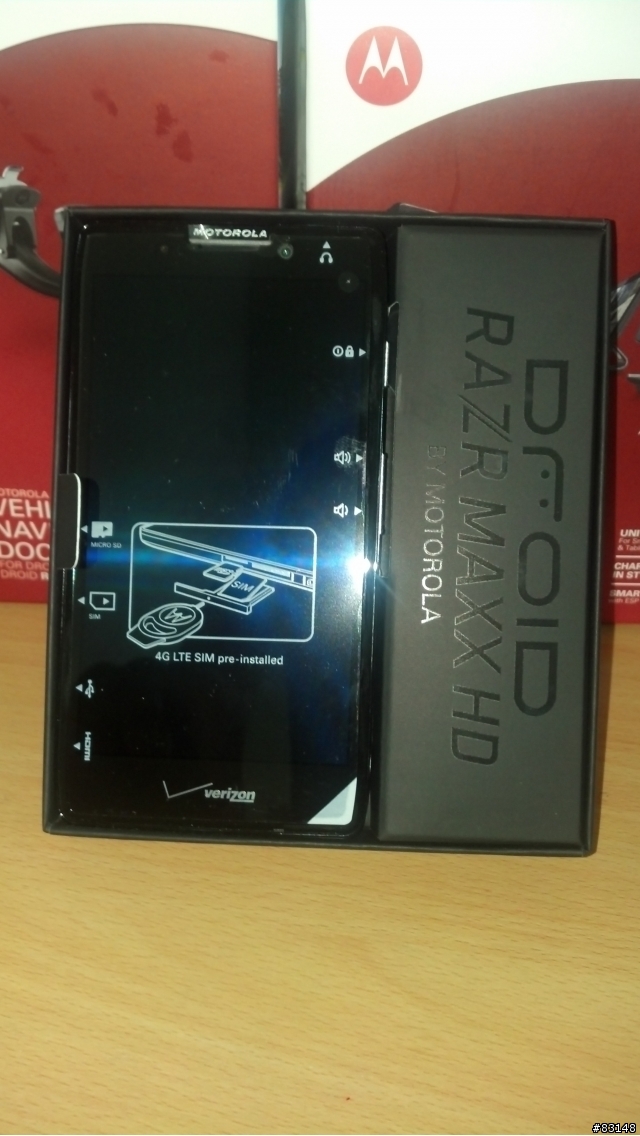 <小開箱>Moto RAZR MAXX HD
