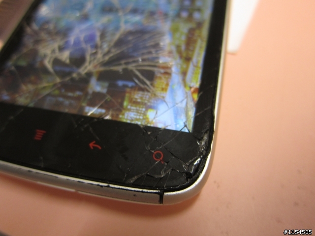 HTC 感動機 高速噴出遭後方車輛追撞