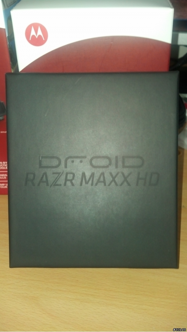 <小開箱>Moto RAZR MAXX HD