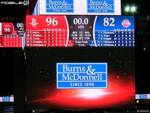 在主場替林書豪加油,終場以96比82贏活塞!!!!