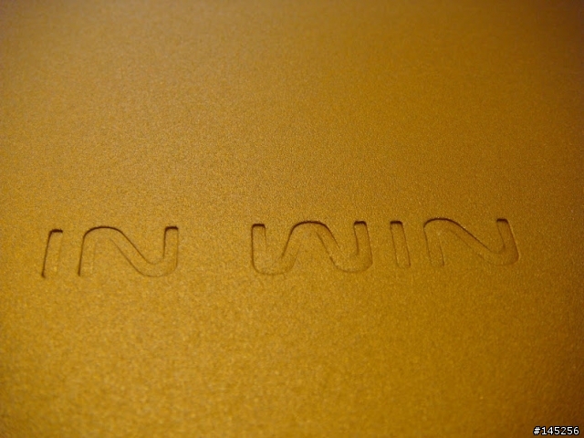 IN WIN Aluminum Mouse Pad -迎廣限量鋁製滑鼠墊開箱