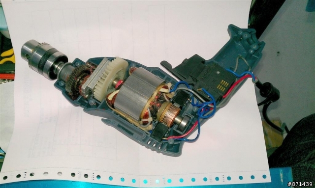 電鑽裡的碳刷冒煙 ....