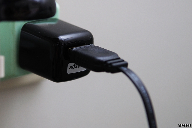 HTC原廠旅充比較與一些USB充電器使用心得
