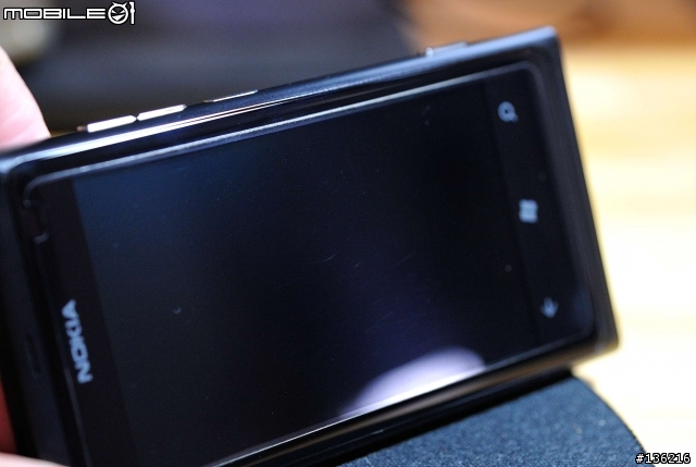 LUMIA 800 電源按鈕耐用度