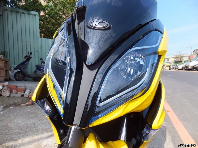 K-XCT 300i 黃色 新增獵豹M2鋼鐵版+便利U