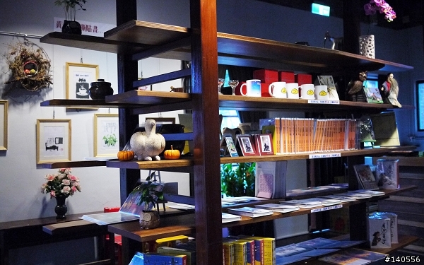 食記「百果樹紅磚屋」,大師剝橘...