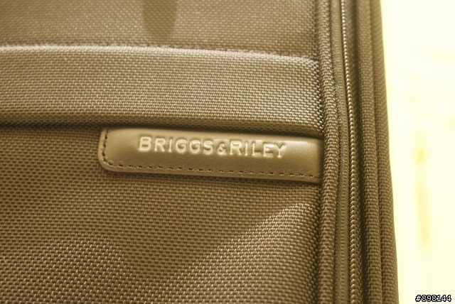 初次寫開箱文,就是小惡魔沒人寫過的品牌 Briggs & Riley (行李箱)