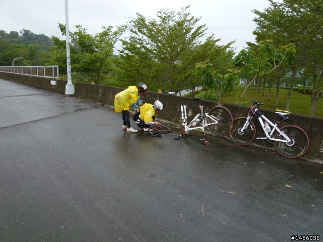 2012/11/18 不畏風雨仍要前進----台南不落1