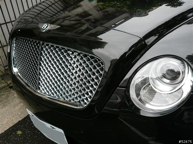 今天遇到1紅1白馬+賓利