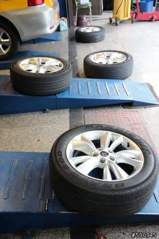 SUV 第一次換胎分享