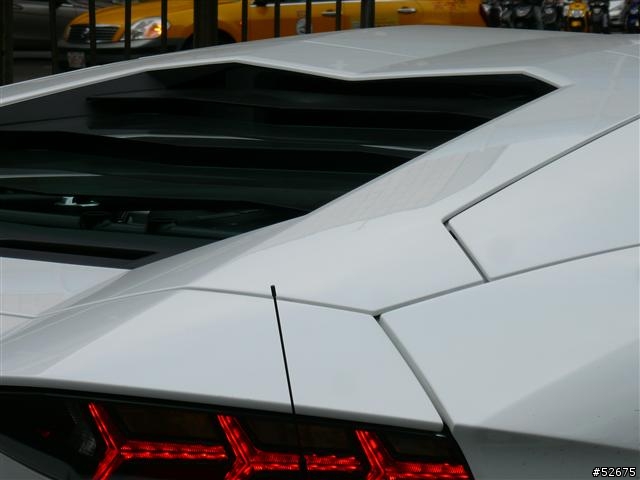 巧遇純白Lamborghini LP700-4 + 更猛的 Koenigsegg CCR