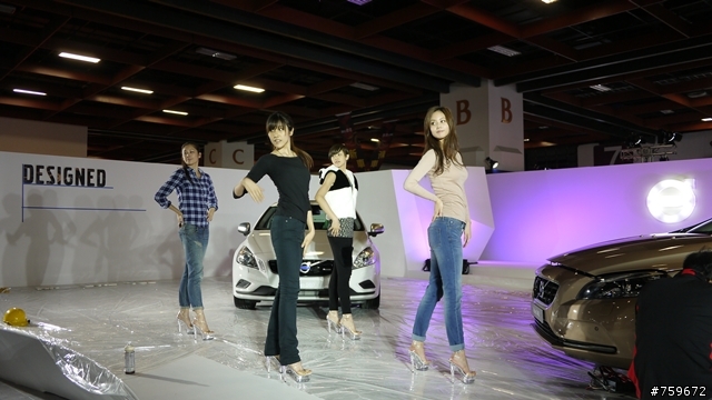 ((V40燒開箱-搶先看)) 車展第一PO 多圖有車內實拍^^ 價格不明