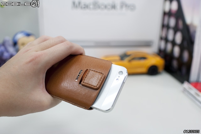 不一樣的開箱文,iPhone5新衣入荷-OZAKI手機保護套二連發!