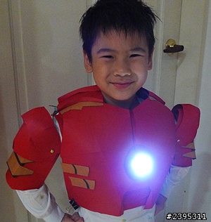 兒子變身 IRON MAN - 媽媽開心繪製五歲鋼鐵人