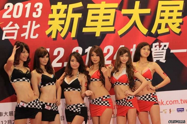 【2013年末日新車大展】香車美人一如往昔(圖多)