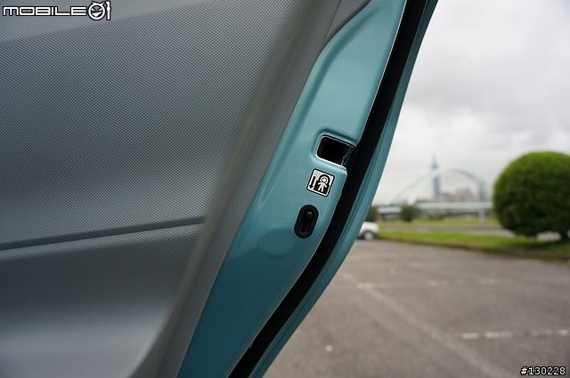我的哆啦藍PRIUS C開箱