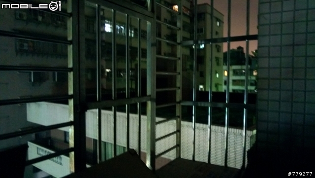 各位大大的920夜拍會偏綠嗎