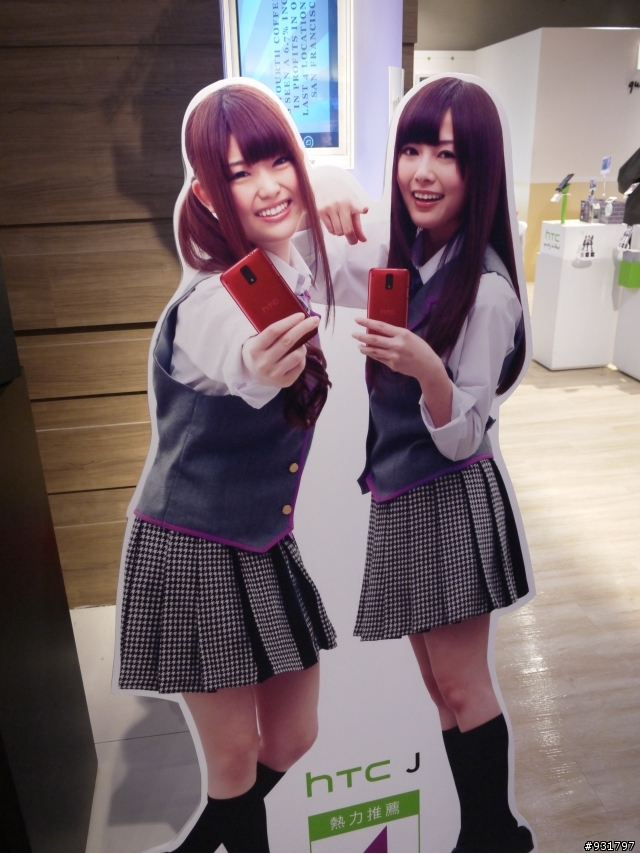 <12/13更新>預購HTC butterFly送行動電源+原廠皮套兩只+原廠保貼