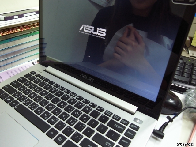 辦公室之花的ASUS S400飄逸開箱