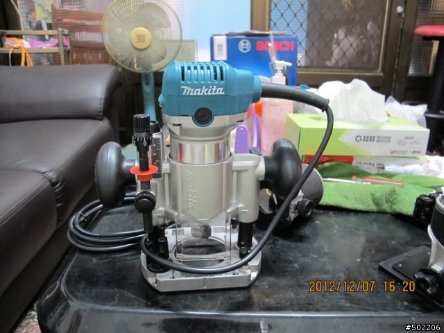 Makita 牧田 6段 可調速 修邊機 雕刻機 - RT0700C - 開箱
