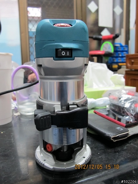 Makita 牧田 6段 可調速 修邊機 雕刻機 - RT0700C - 開箱