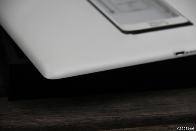 換了PadFone 2冬季限定雪白,心情好雀躍^_^