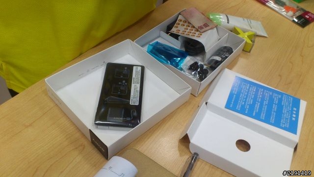 買到XPERIA V了!完整開箱文~