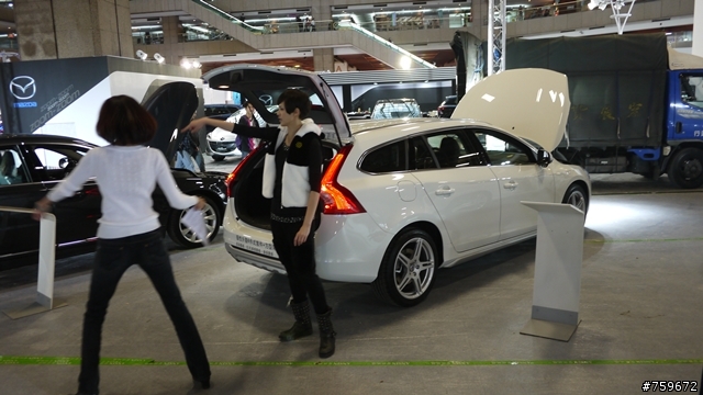 ((V40燒開箱-搶先看)) 車展第一PO 多圖有車內實拍^^ 價格不明