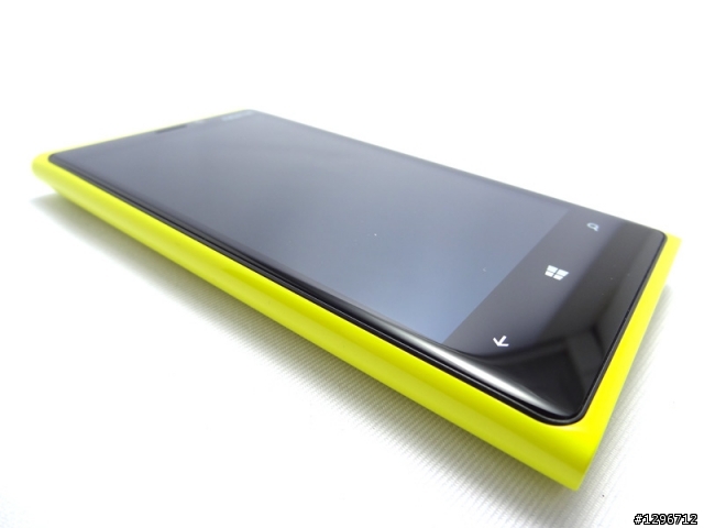 【幸福】滿意到溢出來了~Nokia Lumia 920小小開箱文