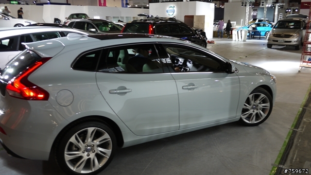 ((V40燒開箱-搶先看)) 車展第一PO 多圖有車內實拍^^ 價格不明