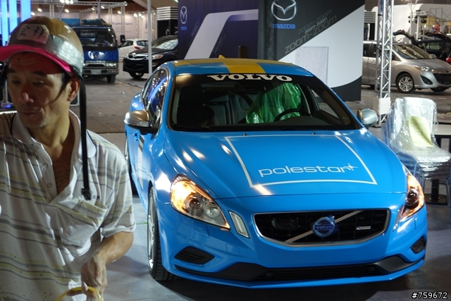 ((V40燒開箱-搶先看)) 車展第一PO 多圖有車內實拍^^ 價格不明