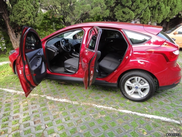 人生的第一部汽車Focus MK3 5D