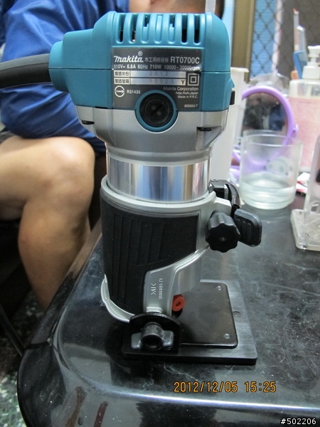 Makita 牧田 6段 可調速 修邊機 雕刻機 - RT0700C - 開箱