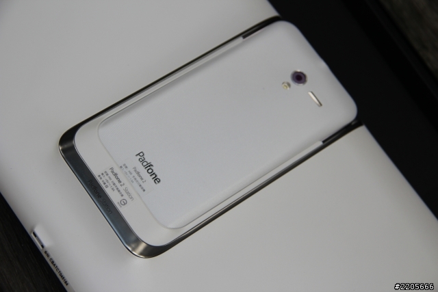 換了PadFone 2冬季限定雪白,心情好雀躍^_^