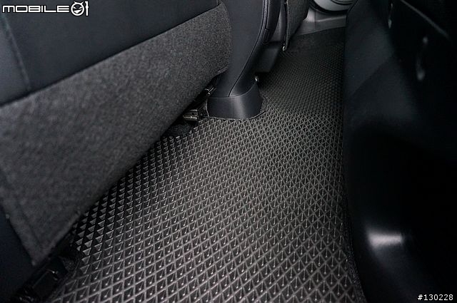 我的哆啦藍PRIUS C開箱