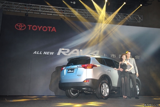 『分享』TOYOTA RAV4發表會現場…價格…實車…又多放一些圖囉!