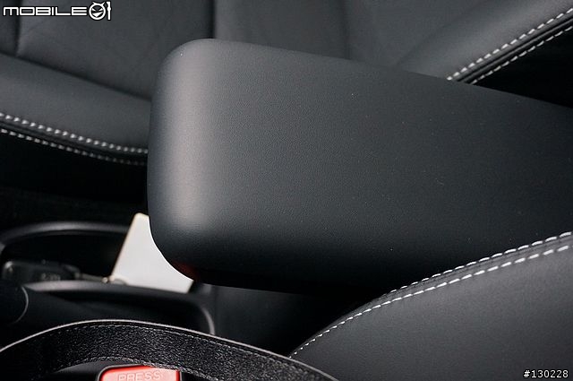 我的哆啦藍PRIUS C開箱
