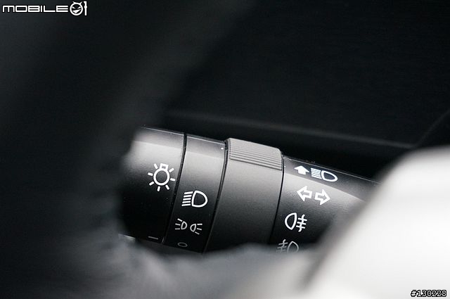 我的哆啦藍PRIUS C開箱