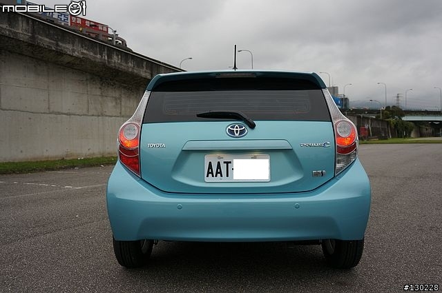 我的哆啦藍PRIUS C開箱