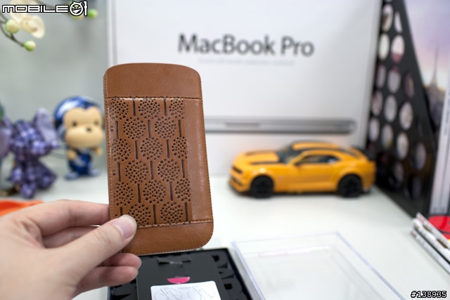 不一樣的開箱文,iPhone5新衣入荷-OZAKI手機保護套二連發!