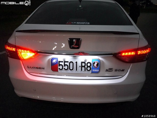 luxgen 5 sedan 安裝碳纖維鴨尾翼