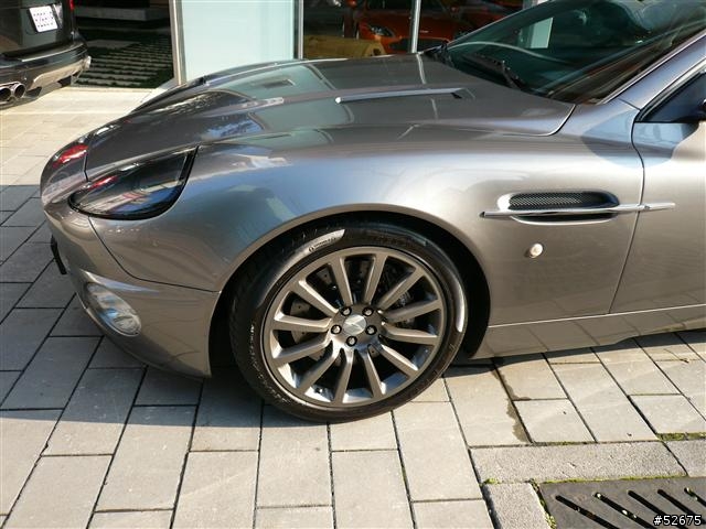 遇到老前輩 Aston Martin V12 Vanquish