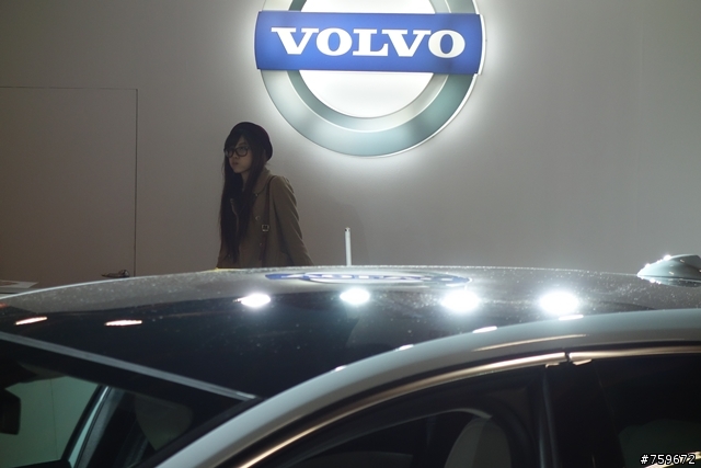 ((V40燒開箱-搶先看)) 車展第一PO 多圖有車內實拍^^ 價格不明