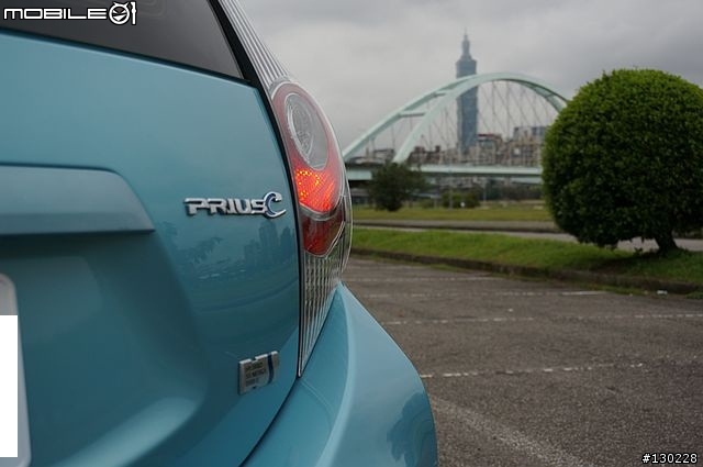 我的哆啦藍PRIUS C開箱