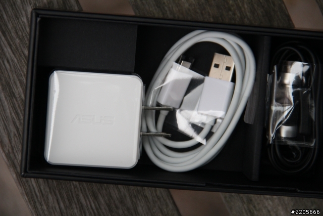 換了PadFone 2冬季限定雪白,心情好雀躍^_^