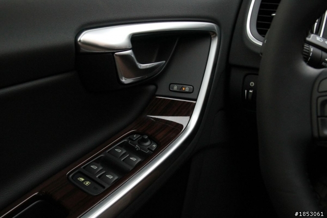 (12/16更新) Volvo S60 D4 13年式下訂囉!!