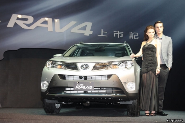 『分享』TOYOTA RAV4發表會現場…價格…實車…又多放一些圖囉!