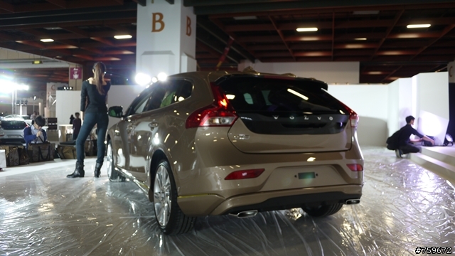 ((V40燒開箱-搶先看)) 車展第一PO 多圖有車內實拍^^ 價格不明